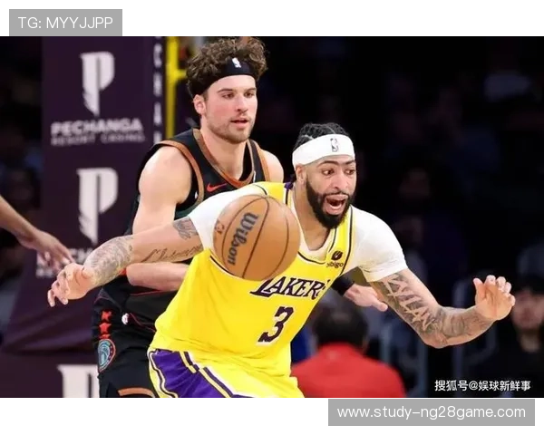 湖人队连续三场胜利 詹姆斯与戴维斯状态回暖 引领球队冲击季后赛