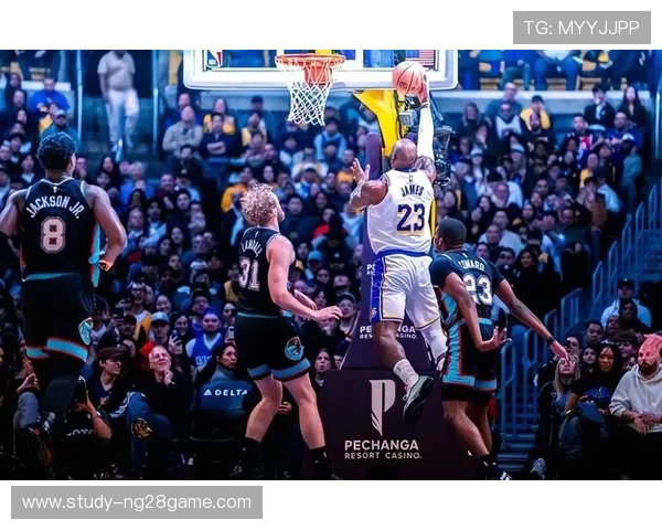 詹姆斯领衔湖人强势反弹西部格局再起波澜季后赛席位争夺白热化 詹姆斯领衔湖人强势反弹西部格局再起波澜季后赛席位争夺白热化