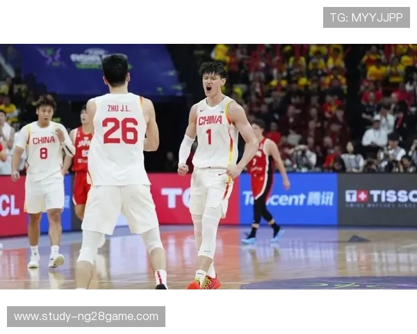 中国男篮新赛季首战迎来强敌 球员状态备受关注与期待