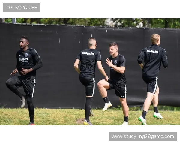 和睦法兰克福俱乐部新赛季战略布局及青年球员培养计划解析 和睦法兰克福俱乐部新赛季战略布局及青年球员培养计划解析