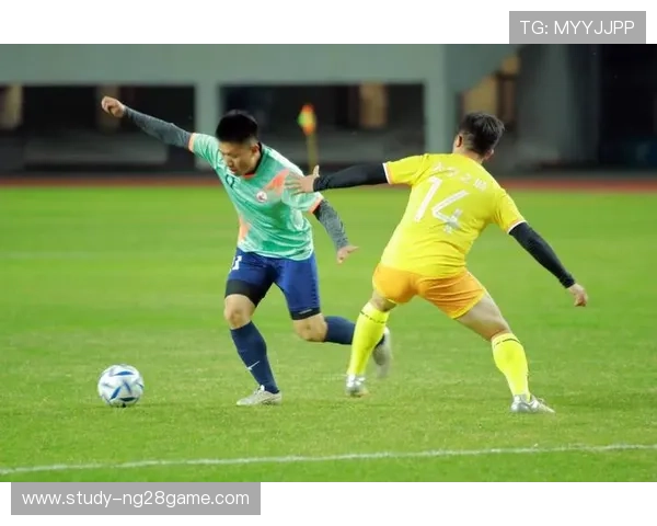 中国足球联赛迎来新赛季多场精彩对决，豪门球队备战状态引关注